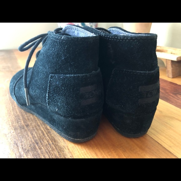 Tom’s Desert Wedge Bootie Girls 13 - Picture 2 of 2